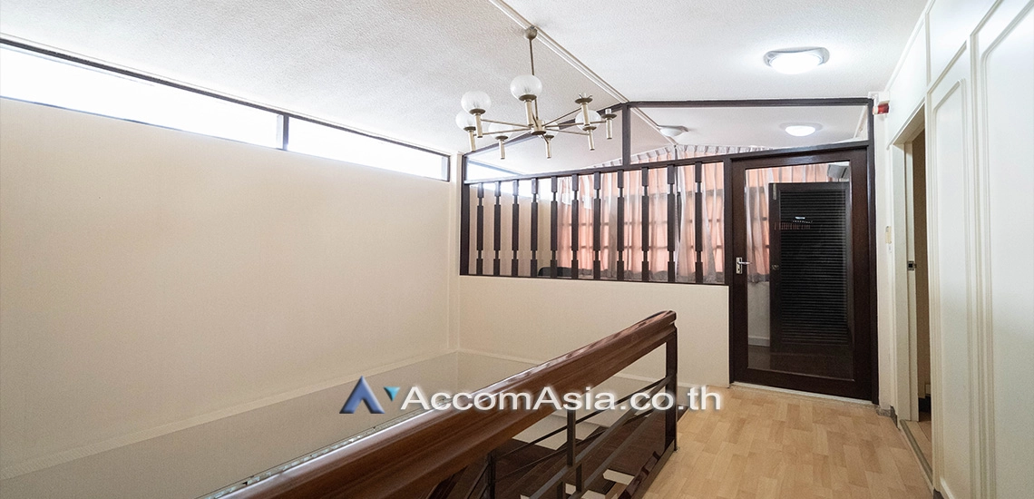 12  3 br House for rent and sale in Sukhumvit ,Bangkok BTS Nana AA11344