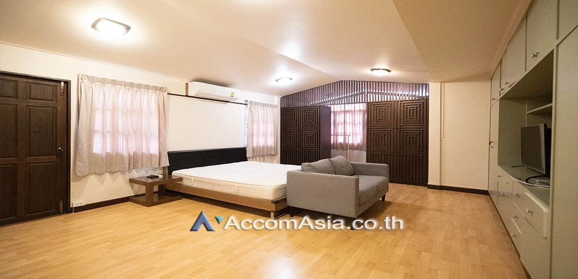 17  3 br House for rent and sale in Sukhumvit ,Bangkok BTS Nana AA11344
