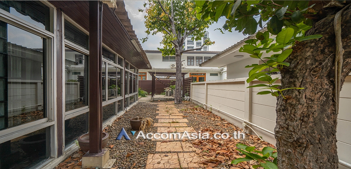  1  3 br House for rent and sale in Sukhumvit ,Bangkok BTS Nana AA11344