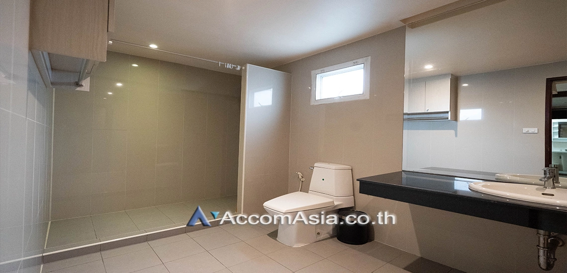 21  3 br House for rent and sale in Sukhumvit ,Bangkok BTS Nana AA11344