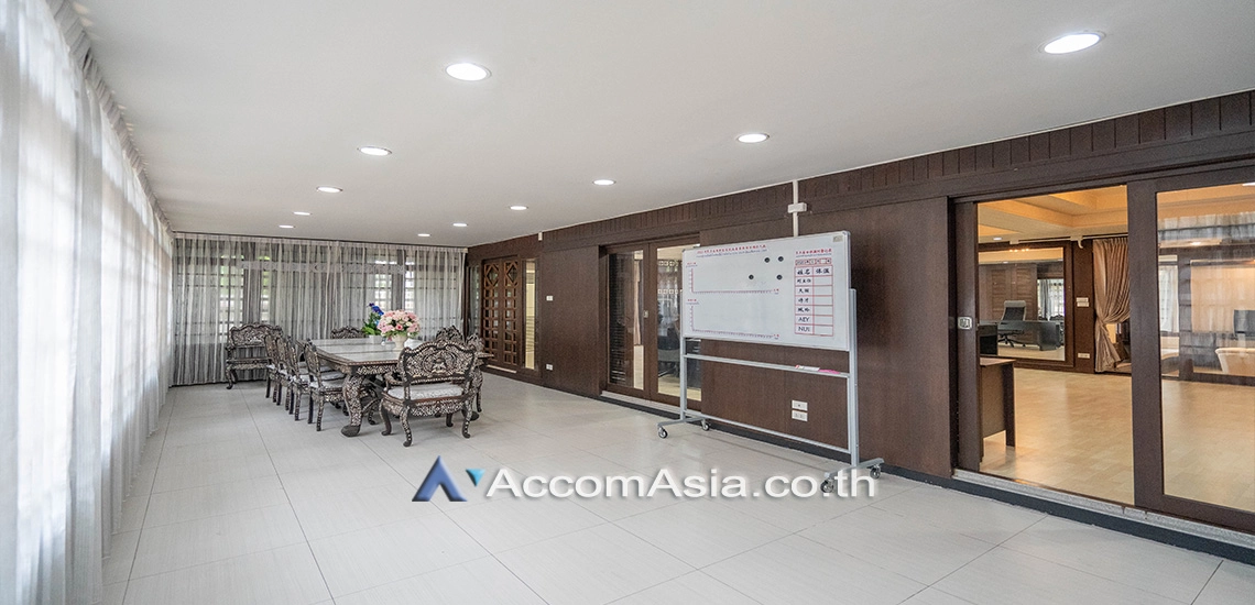 6  3 br House for rent and sale in Sukhumvit ,Bangkok BTS Nana AA11344