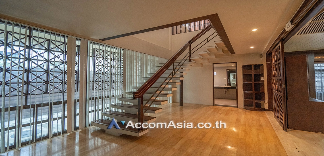 8  3 br House for rent and sale in Sukhumvit ,Bangkok BTS Nana AA11344