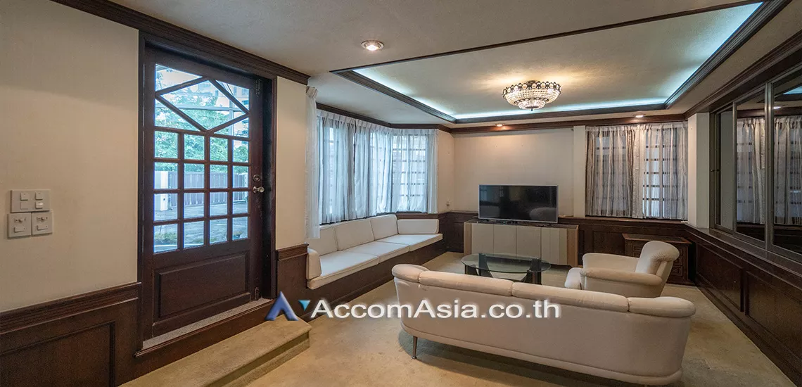 9  3 br House For Rent in sukhumvit ,Bangkok BTS Nana AA11344