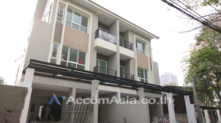  2  4 br Townhouse For Rent in Sukhumvit ,Bangkok BTS Nana AA11345