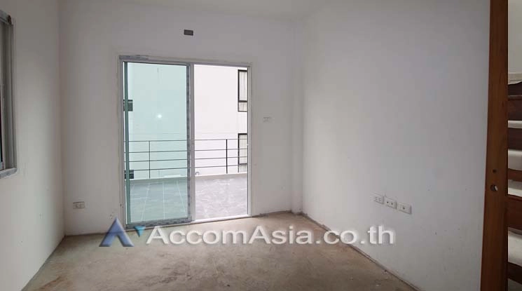 unit 4 Bedrooms  Townhouse For Rent in Sukhumvit, Bangkok  near BTS Nana (AA11345)
