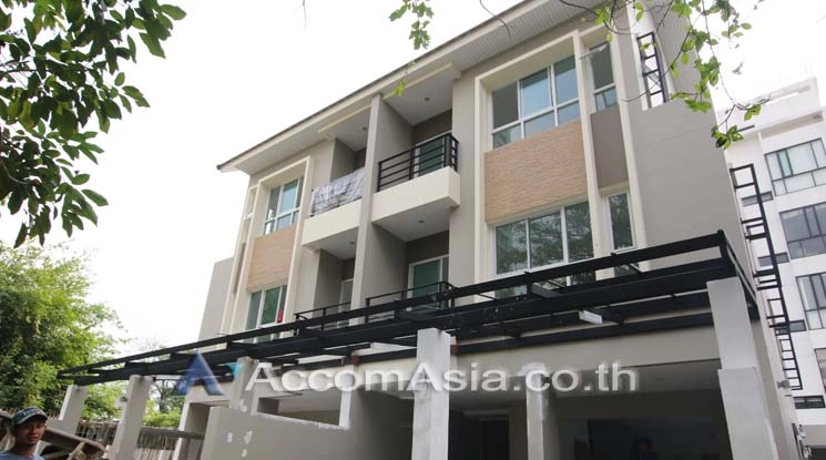 unitHome Office |  3 Bedrooms  Townhouse For Rent in Sukhumvit, Bangkok  near BTS Nana (AA11346)