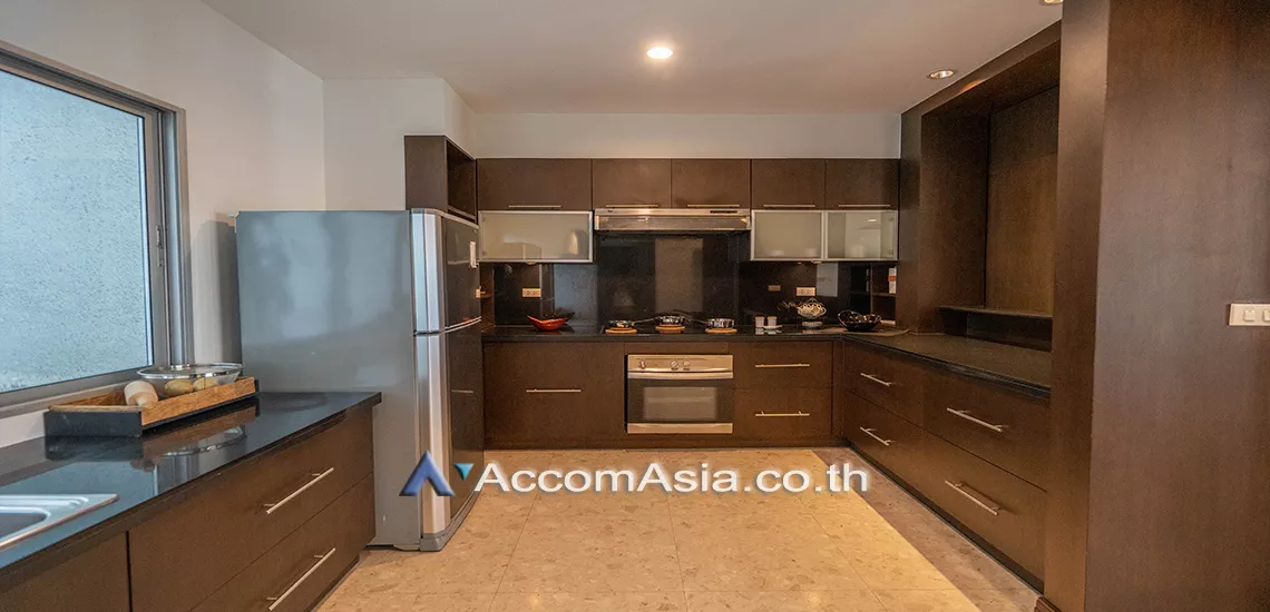  4 Bedrooms  Apartment For Rent in Ploenchit, Bangkok  near BTS Ploenchit (10265)