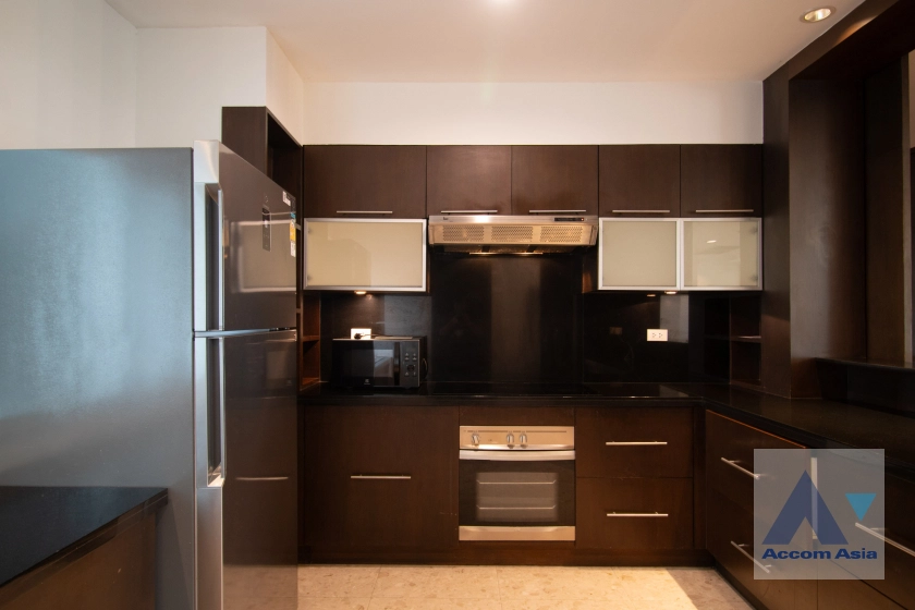 unit 4 Bedrooms  Apartment For Rent in Ploenchit, Bangkok  near BTS Ploenchit (10265)