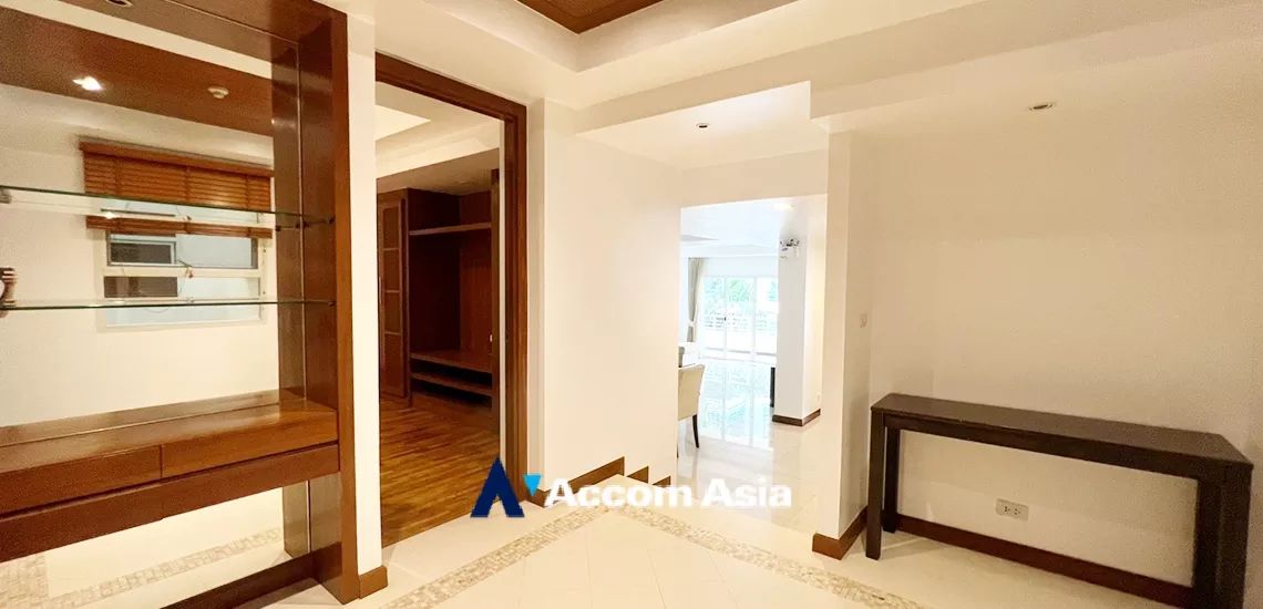 12  3 br Apartment For Rent in Sathorn ,Bangkok BTS Chong Nonsi at Quality Of Living AA11352