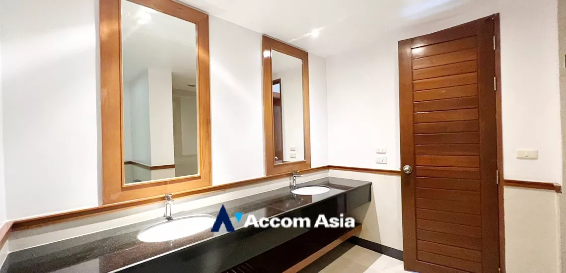 19  3 br Apartment For Rent in Sathorn ,Bangkok BTS Chong Nonsi at Quality Of Living AA11352