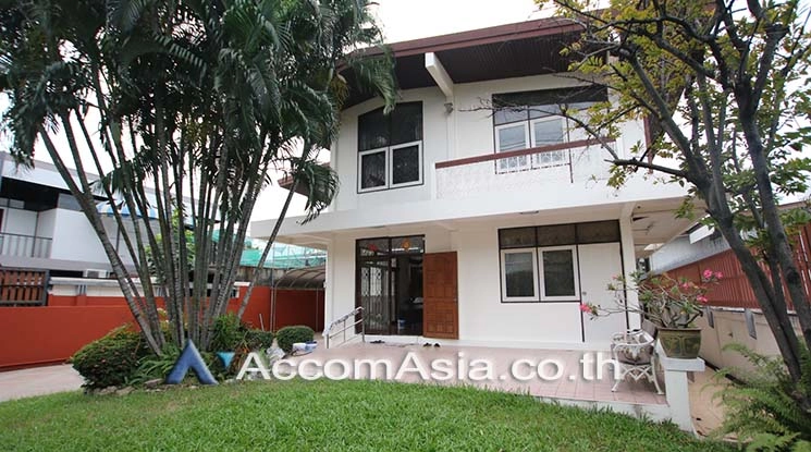 unitHome Office |  3 Bedrooms  House For Rent & Sale in Sukhumvit, Bangkok  near BTS Phra khanong (AA11372)