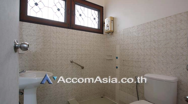13  3 br House for rent and sale in Sukhumvit ,Bangkok BTS Phra khanong AA11372