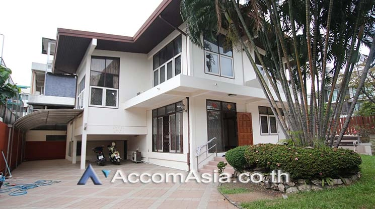 15  3 br House for rent and sale in Sukhumvit ,Bangkok BTS Phra khanong AA11372