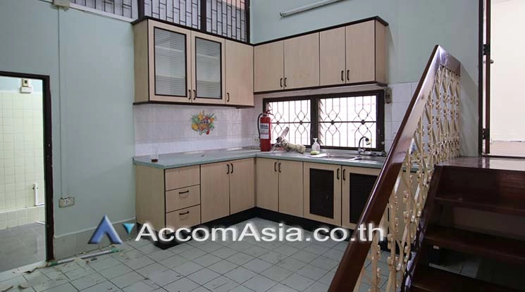 5  3 br House for rent and sale in Sukhumvit ,Bangkok BTS Phra khanong AA11372