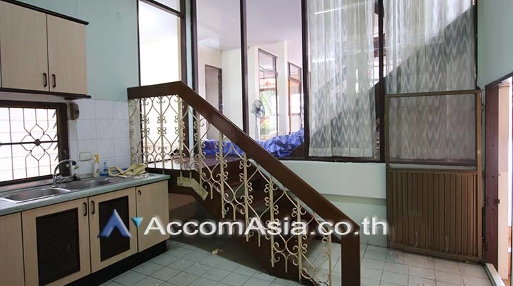 7  3 br House for rent and sale in Sukhumvit ,Bangkok BTS Phra khanong AA11372