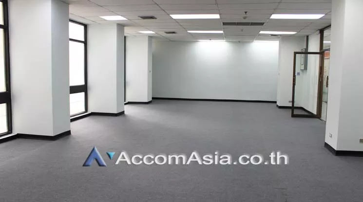  1  Office Space For Rent in Silom ,Bangkok BTS Sala Daeng at Kamolsukosol Building AA11373