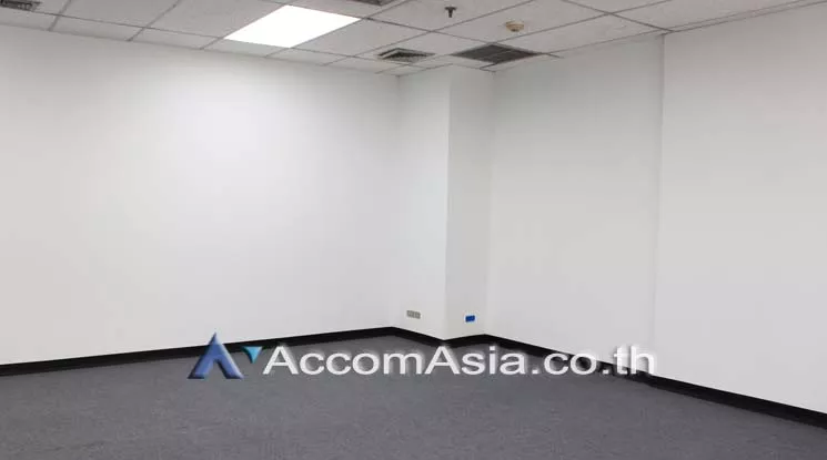  Kamolsukosol Building Office space  for Rent BTS Sala Daeng in Silom Bangkok