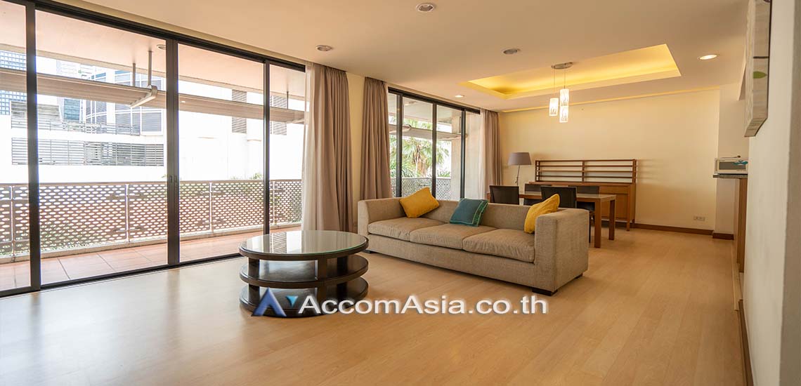 Set on Landscape Court Yard 2 br Apartment For Rent in Ploenchit