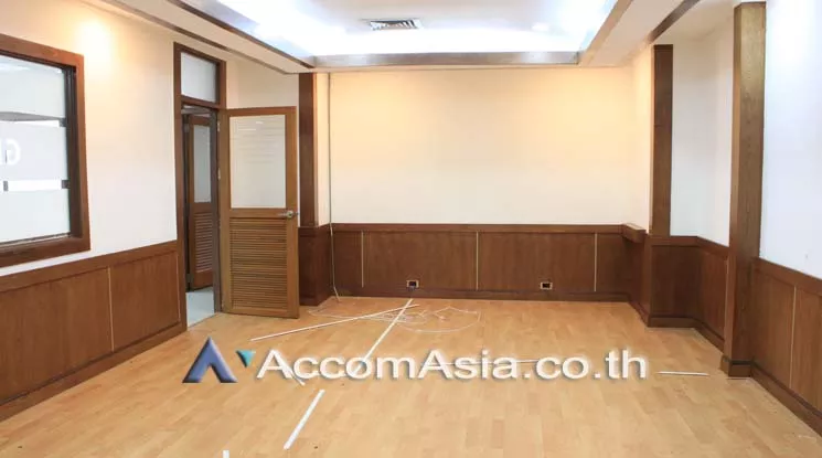  1  Office Space For Rent in Sukhumvit ,Bangkok BTS Asok - MRT Sukhumvit at Rajapark Building AA11421