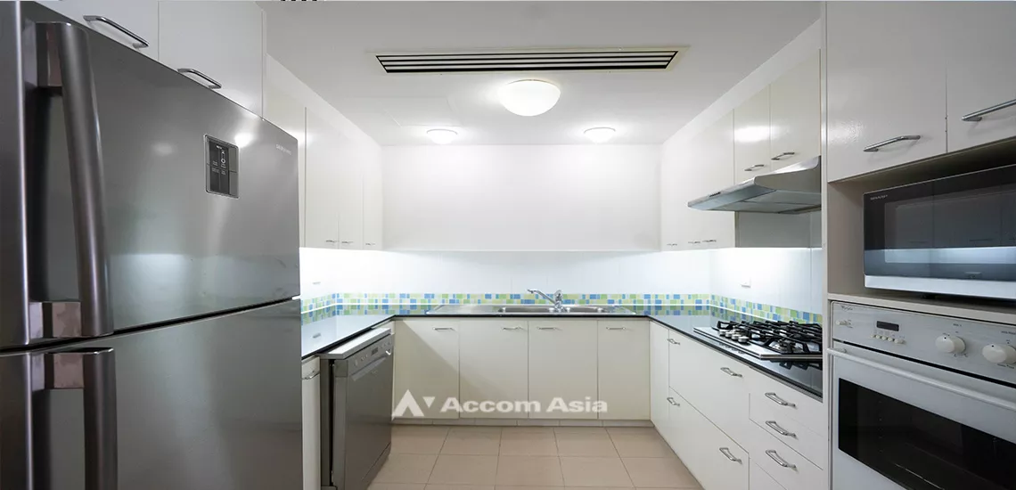 4  3 br Apartment For Rent in Sathorn ,Bangkok BTS Sala Daeng - MRT Lumphini at Children Dreaming Place - Garden AA11455
