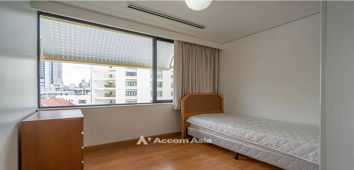 5  3 br Apartment For Rent in Sathorn ,Bangkok BTS Sala Daeng - MRT Lumphini at Children Dreaming Place - Garden AA11455