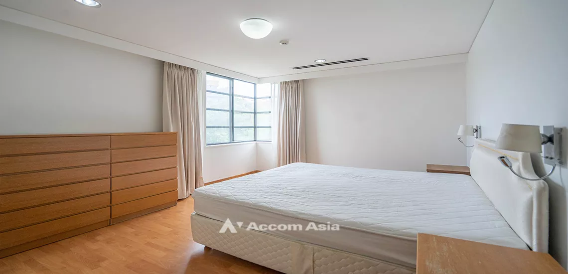 7  3 br Apartment For Rent in Sathorn ,Bangkok BTS Sala Daeng - MRT Lumphini at Children Dreaming Place - Garden AA11455