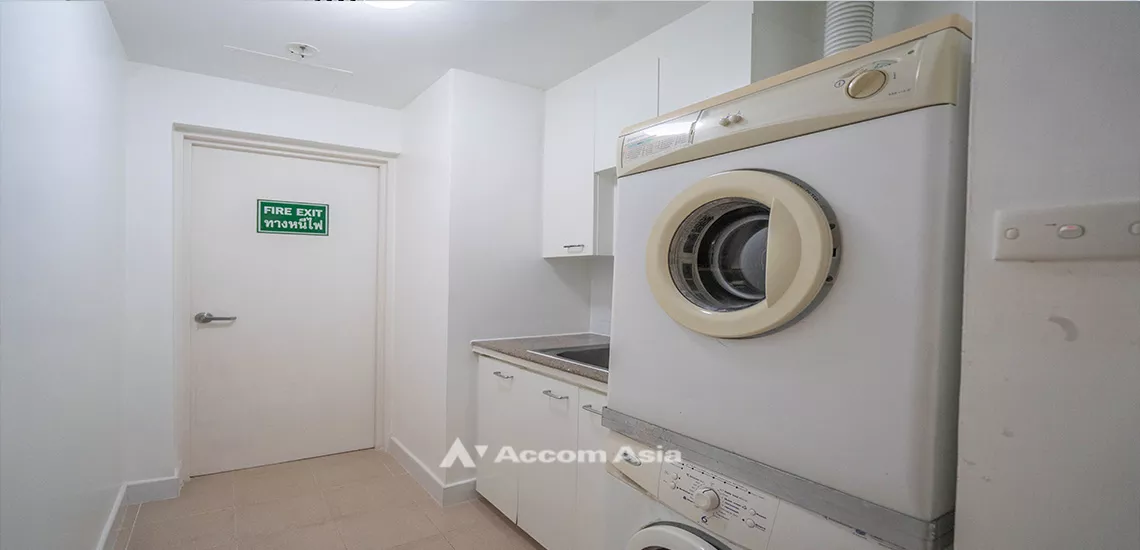 8  3 br Apartment For Rent in Sathorn ,Bangkok BTS Sala Daeng - MRT Lumphini at Children Dreaming Place - Garden AA11455