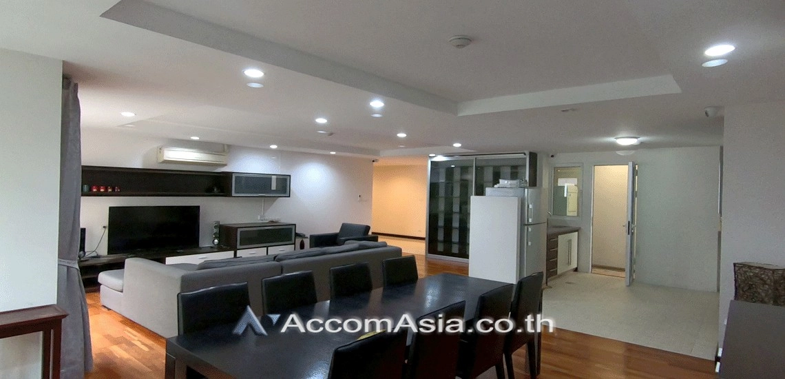  3 Bedrooms  Condominium For Rent in Sukhumvit, Bangkok  near BTS Ekkamai (AA11471)