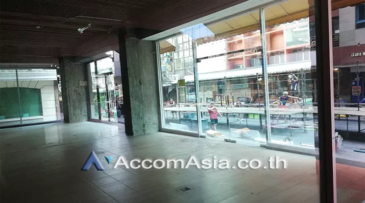 15  Retail / Showroom For Rent in Silom ,Bangkok BTS Sala Daeng at Patpong 1 Building AA11523