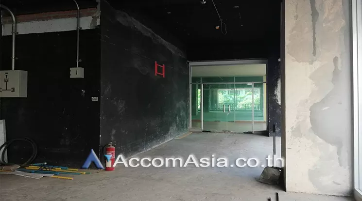 16  Retail / Showroom For Rent in Silom ,Bangkok BTS Sala Daeng at Patpong 1 Building AA11523