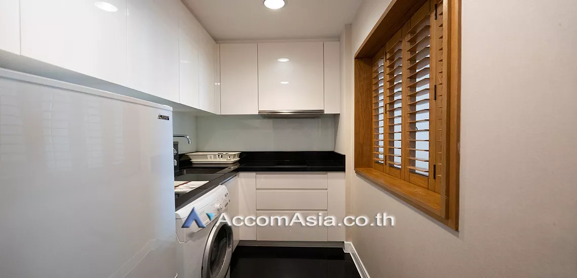  1 Bedroom  Apartment For Rent in Ploenchit, Bangkok  near BTS Ploenchit (AA11551)