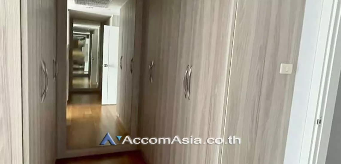 11  4 br Condominium For Rent in Ploenchit ,Bangkok BTS Sala Daeng - MRT Sam Yan at Chamchuri Square Residence AA11560