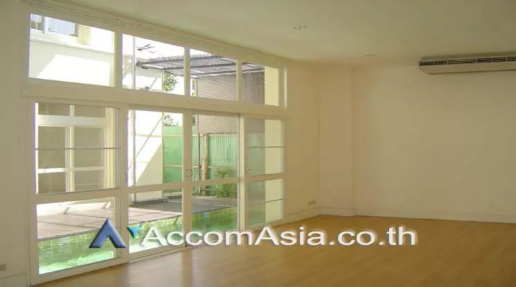 unitCommon Pool |  5 Bedrooms  House For Rent & Sale in Sukhumvit, Bangkok  near BTS Thong Lo (60053)