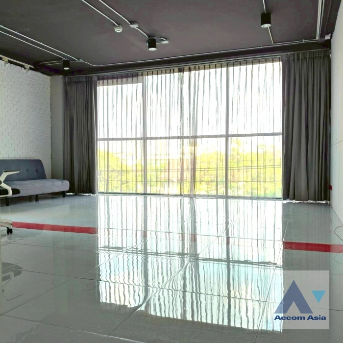 Home Office, Split-type Air |  Modern Interiors Apartment  1 Bedroom for Rent BTS Ekkamai in Sukhumvit Bangkok