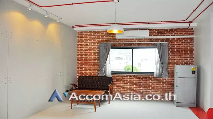 unit 1 Bedroom  Apartment For Rent in Sukhumvit, Bangkok  near BTS Ekkamai (AA11611)