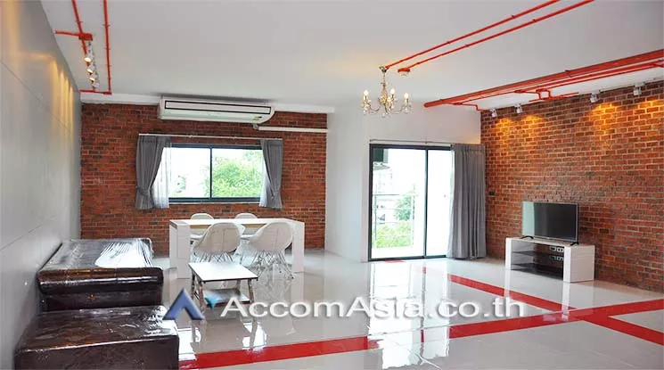  1 Bedroom  Apartment For Rent in Sukhumvit, Bangkok  near BTS Ekkamai (AA11613)