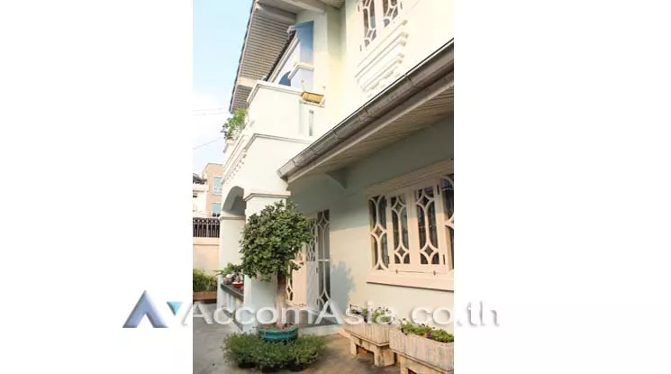 Pet friendly |  4 Bedrooms  House For Rent in Phaholyothin, Bangkok  near BTS Ari (AA11623)