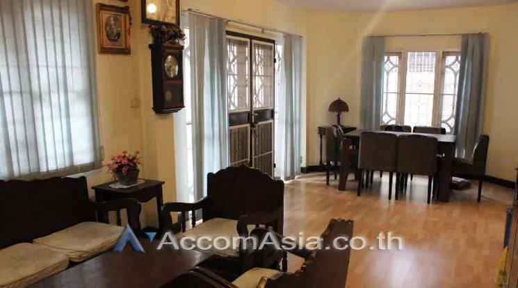 4  4 br House For Rent in phaholyothin ,Bangkok BTS Ari AA11623