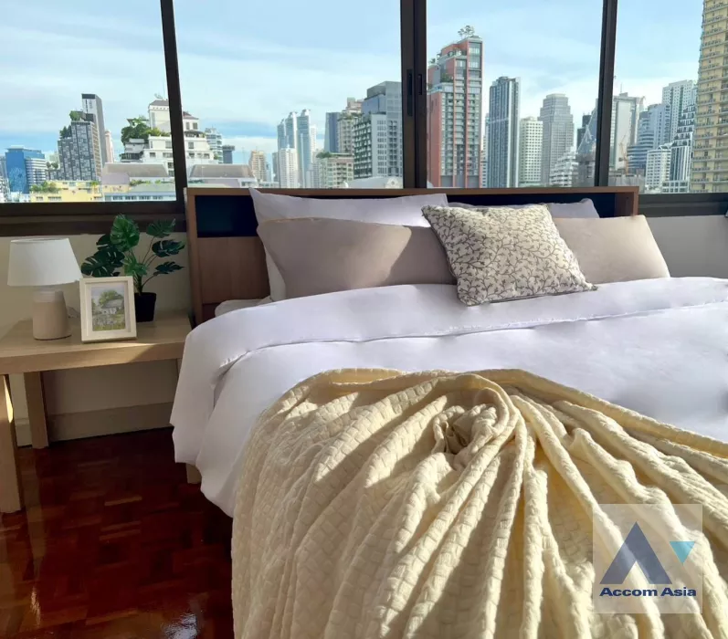 unit 3 Bedrooms  Apartment For Rent in Sukhumvit, Bangkok  near BTS Phrom Phong - MRT Phetchaburi (AA11662)