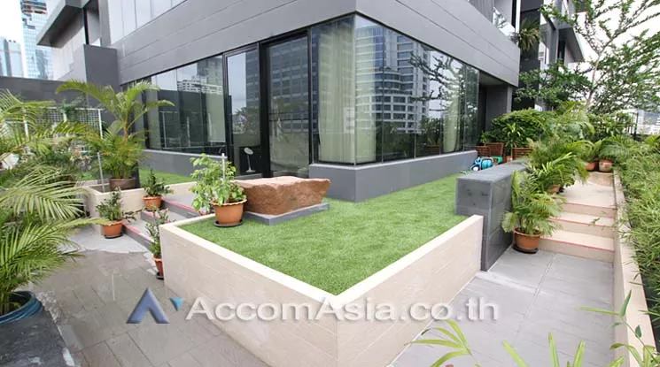 Huge Terrace | M Silom Condominium