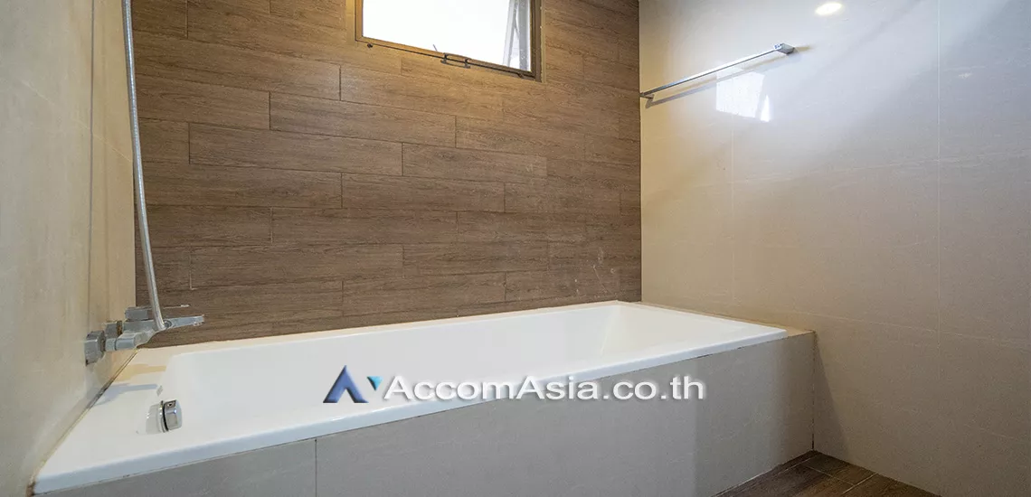 8  3 br Apartment For Rent in Sukhumvit ,Bangkok BTS Thong Lo at Low Rised Building AA11708