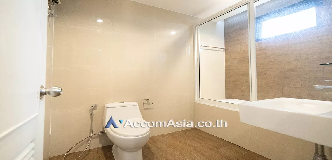 8  3 br Apartment For Rent in Sukhumvit ,Bangkok BTS Thong Lo at Low Rised Building AA11709