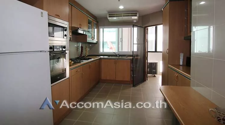  3 Bedrooms  Apartment For Rent in Sukhumvit, Bangkok  near BTS Asok - MRT Sukhumvit (AA11714)