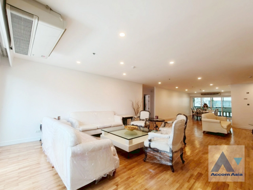 Pet friendly |  A Classic Style Apartment  3 Bedroom for Rent MRT Sukhumvit in Sukhumvit Bangkok