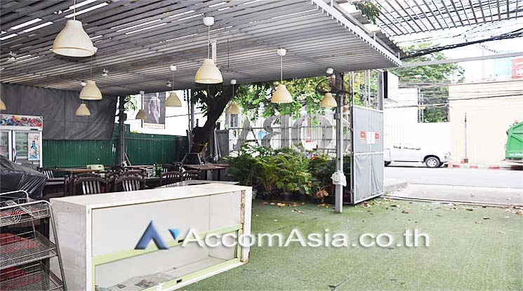  1  Studio House For Rent in Ploenchit ,Bangkok BTS Chitlom AA11726