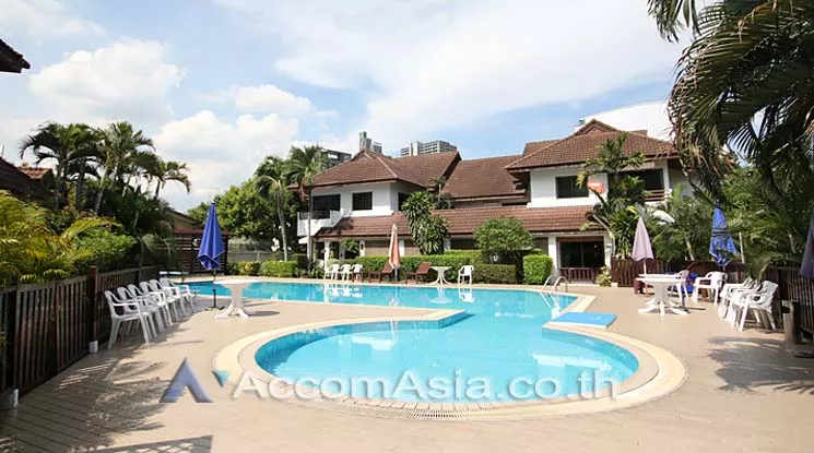 5  4 br House For Rent in Sukhumvit ,Bangkok BTS Phrom Phong at Kid Friendly House Compound AA11732