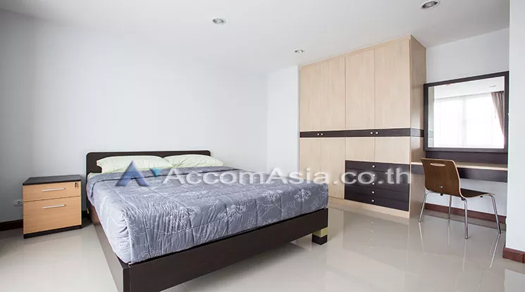 unit 2 Bedrooms  Apartment For Rent in Sukhumvit, Bangkok  near BTS Ekkamai (AA11746)