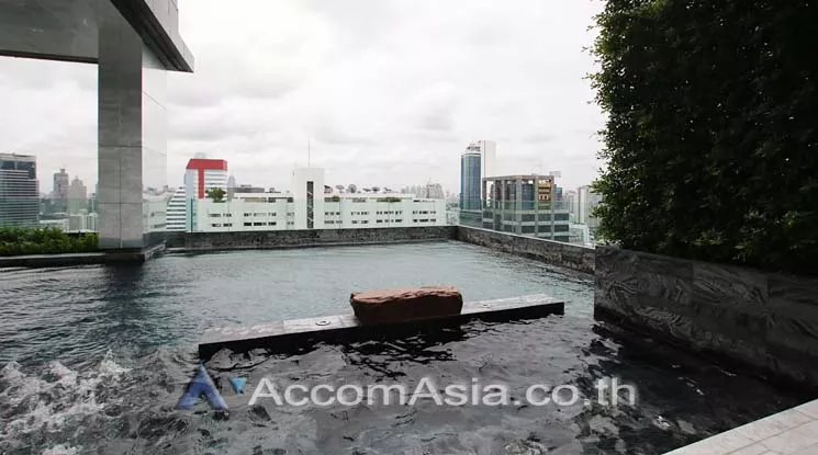  1 Bedroom  Condominium For Rent in Silom, Bangkok  near BTS Chong Nonsi (AA11748)