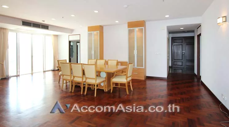 unit 3 Bedrooms  Apartment For Rent in Sukhumvit, Bangkok  near BTS Phrom Phong (AA11750)