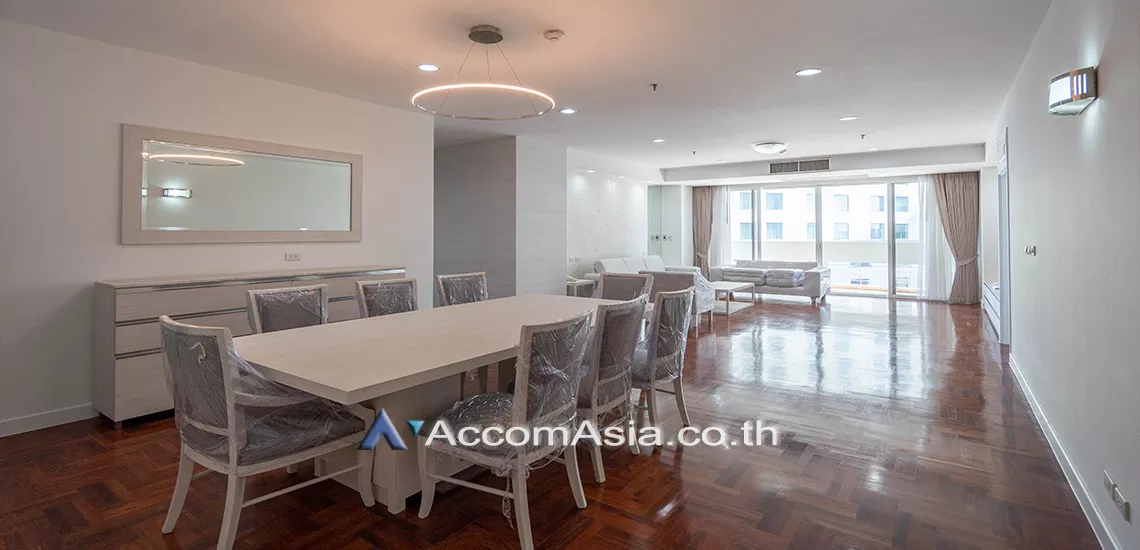  4 Bedrooms  Apartment For Rent in Sukhumvit, Bangkok  near BTS Phrom Phong (AA11751)